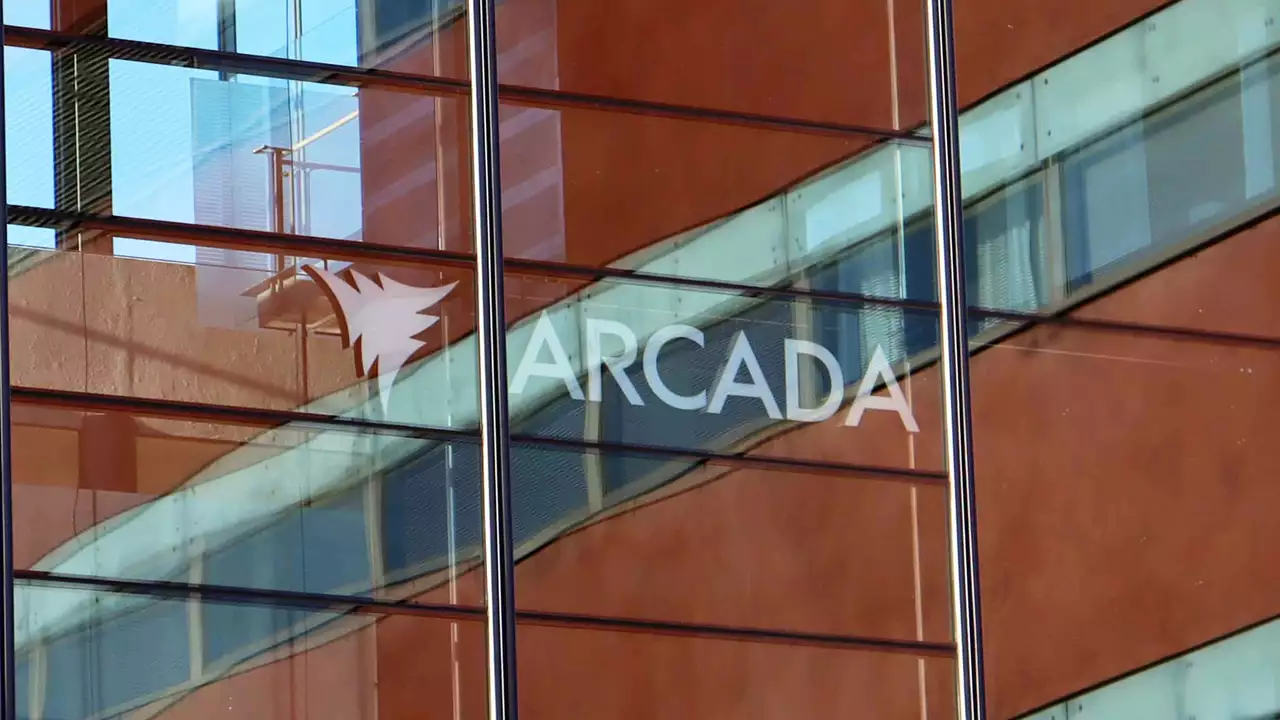 Logo Arcada trên tòa nhà